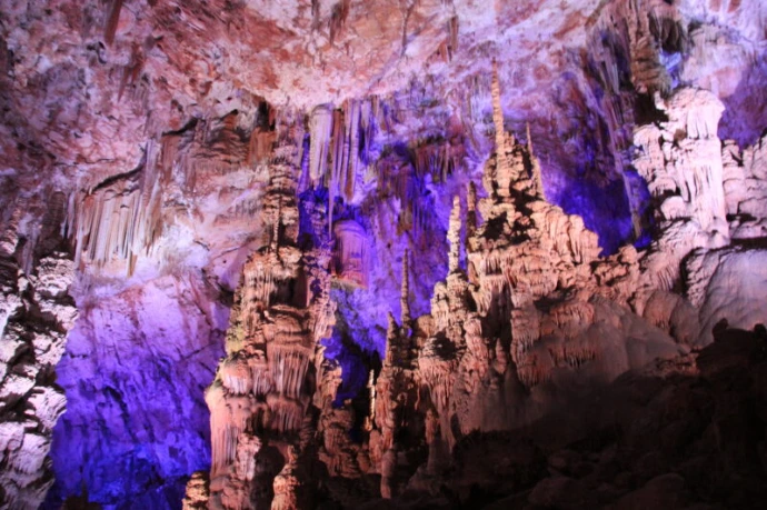 grotte proche du Mas du Bois Barbeau